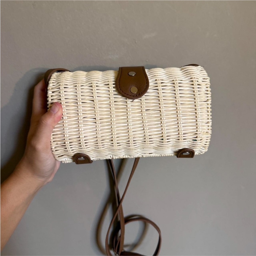 Straw Studios Crossbody Bag - Picture 5 of 5